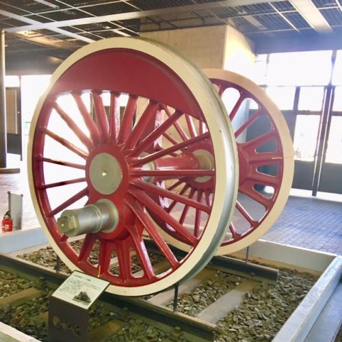 大宮の鉄博でみる「01型蒸気機関車の車輪」