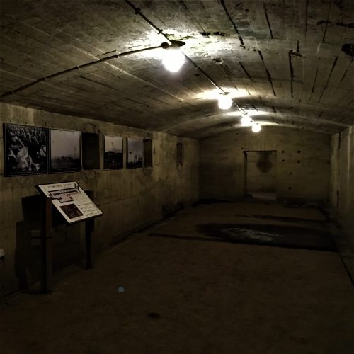 鹿屋市串良町有里に残る「鹿屋地下壕第一電信室」