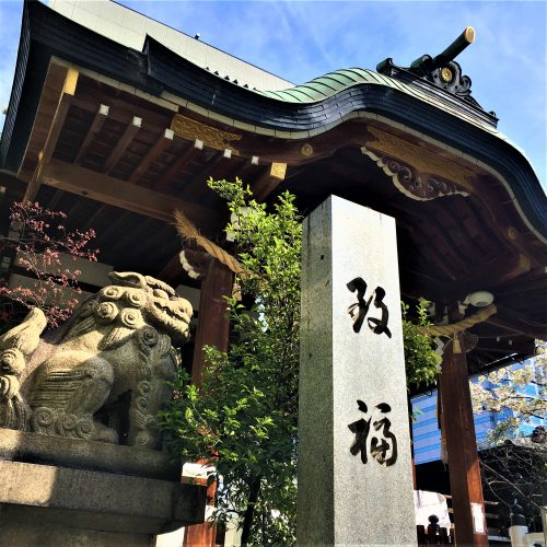 大阪市中央区の鵲森宮に残る「傷ついた狛犬」
