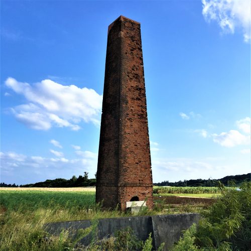 宮古島市城辺西里添に残る「旧西中共同製糖場煙突」