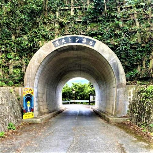 沖縄県国頭郡今帰仁村運天の「運天隧道脇の壕」
